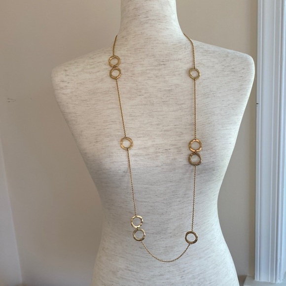 Gold tone hammered disk necklace - Picture 1 of 6